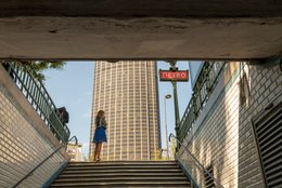 Edgar-Quinet-station;-Kaleidos;-Kaleidos-images;-La-parole-à-limage;-Metro-exit;-Metro-staircase;-Montparnasse-district;-Paris;-Perspective;-Red-sign;-Stories-Pictures;-Summer;-Tarek-Charara;-Tour-Montparnasse;-Urban-architecture;-White-tiles;-Young-woman